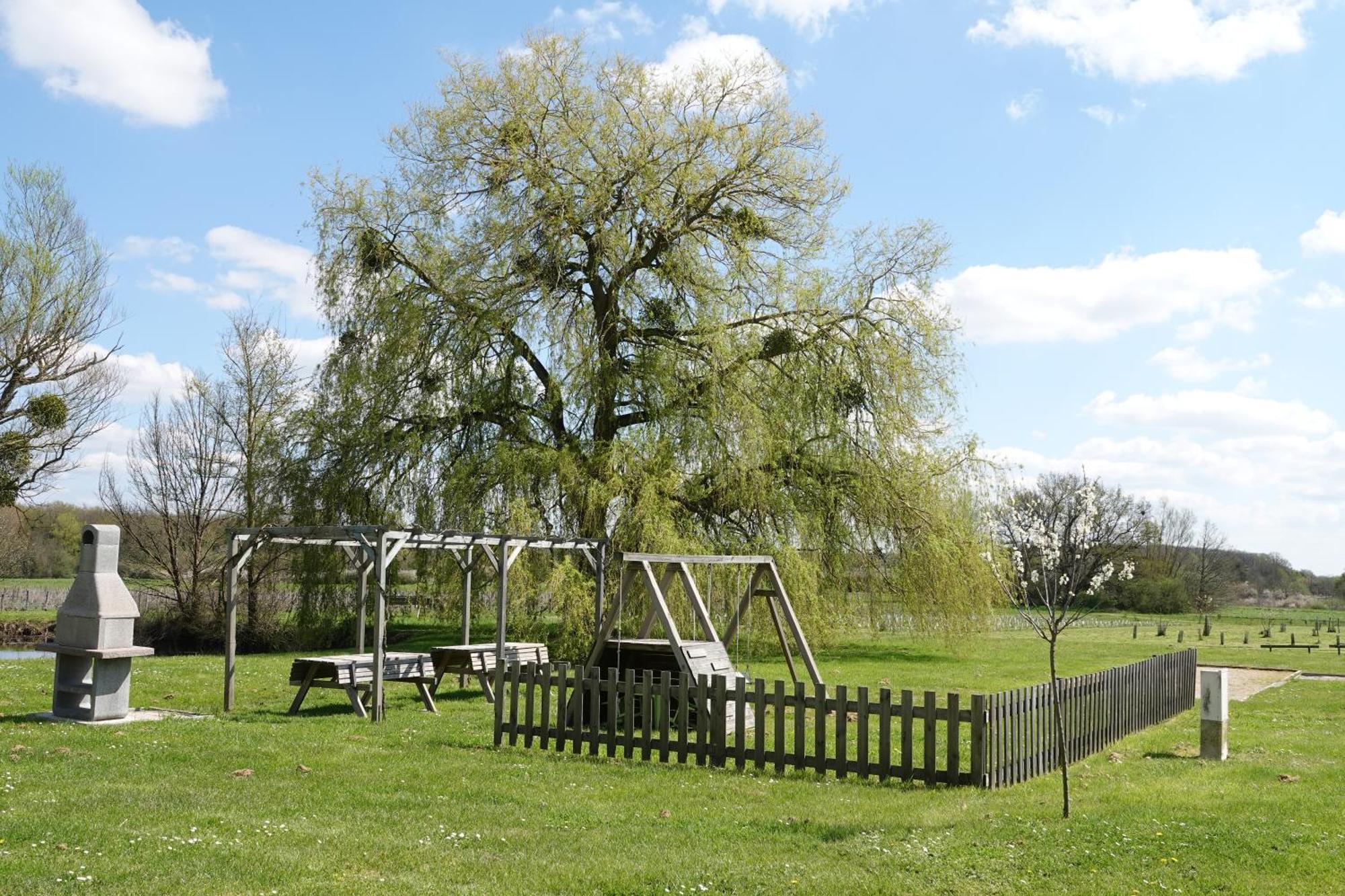 Les Hirondelles Du Moulin Bed & Breakfast Sassay Bagian luar foto